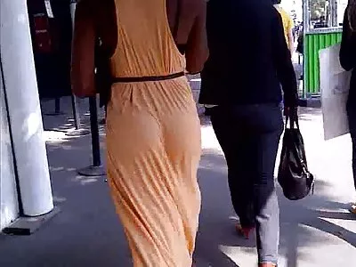 Postacı Karlo, Priya porno gecesi Rai İçin Bir Paket Aldı