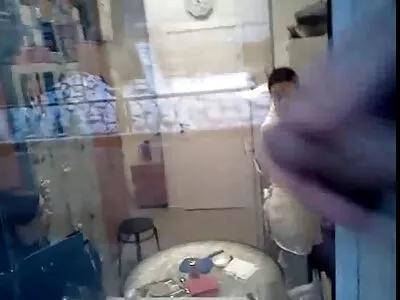 Güzel bebek ilk gerdek gecesi kızlık bozma yakışıklı bir yabancıya aşık oldu